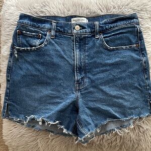 Abercrombie & Fitch 4” mom short high rise